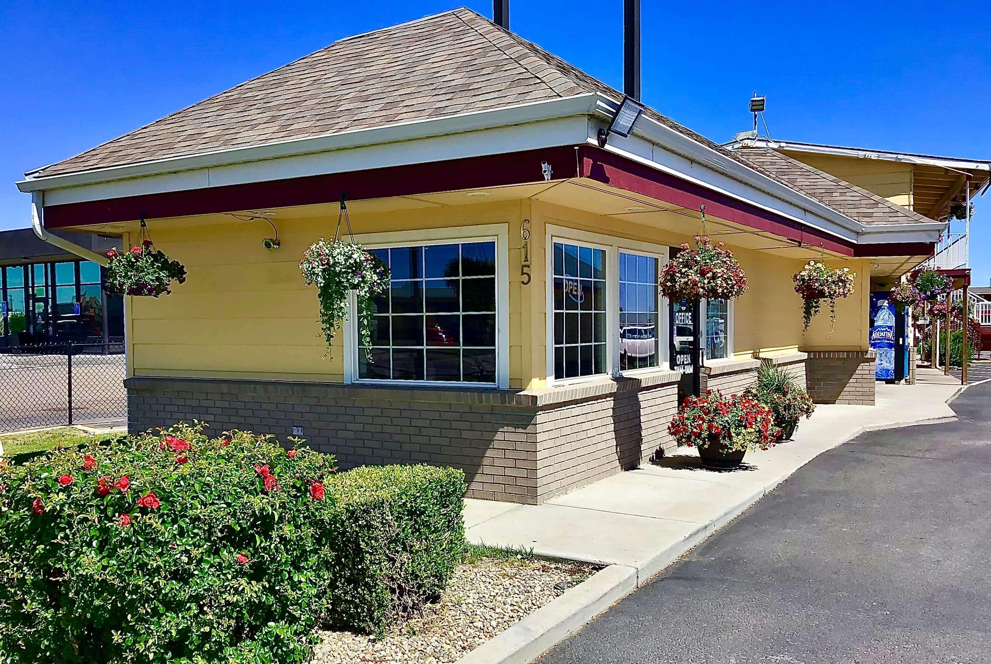 Super 8 By Wyndham Ontario Motel Exterior foto